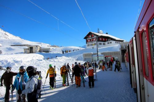 Phuuh, endlich wieder in einem GUTEN Skigebiet! Alpsu am Mittag
