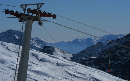 Zoom über die Poebene und das Piemont zu den Ligurischen Alpen - dahinter liegt das Meer
