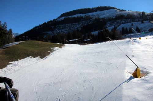 Kein Vergleich [url=http://www.jacomet.ch/themen/skilift/album/thumbnails.php?album=238]mit dem Januar 2010[/url]...
