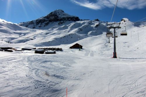 Läger: Piste zu...
