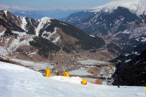 Wenns so weitergeht, wird Valtgeva den Betrieb leider bald einstellen müssen - die Bergbahnen haben das Möglichste getan mit Beschneiung, aber dieser Winter ist halt einfach schneearm...
