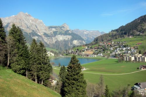 Engelberg, 21. April 2011 (Vergleichs-Bilder vom 22. April 2010 [url=http://www.jacomet.ch/themen/skilift/album/thumbnails.php?album=256]gibts hier[/url])
