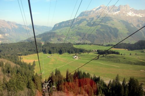[url=http://www.jacomet.ch/themen/skilift/album/displayimage.php?album=256&pos=12]Vor einem Jahr[/url] lag auf der Gerschnialp noch etwas Schnee
