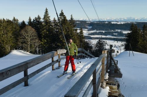 Aufwisch vom Januar: Skifahren am Dent de Vaulion, mehr Fotos [url=http://www.jacomet.ch/themen/skilift/album/thumbnails.php?album=279]hier[/url]
