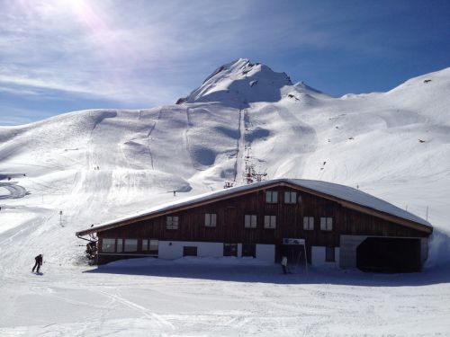 Aufwisch vom Februar: Sörenberg, mehr Fotos [url=http://www.jacomet.ch/themen/skilift/album/thumbnails.php?album=284]hier[/url]
