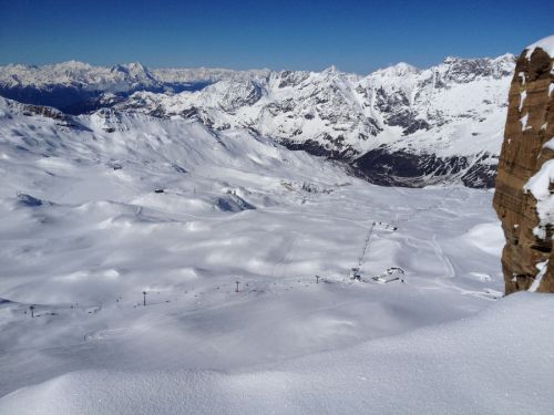 Hier liegt noch tonnenweise Schnee 
