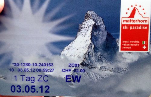Und das wars von diesem Winter, der mit null Schnee begonnen hat, mit viel zu viel Schnee und Sturm weiterging und mit Schnee im Überfluss endet
