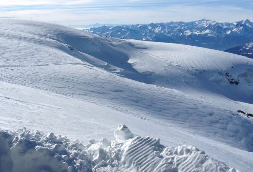 181km im Süden thront der Monte Viso - den habe ich [url=http://blog.jacomet.ch/?p=8683]letztmals anlässlich der Herbstferien im Piemont von der anderen Seite gesehen[/url]
