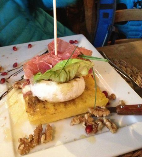 Nochmals Essen im Chalet Etoile... ein Berg aus Polenta, Käse und Rohschinken
