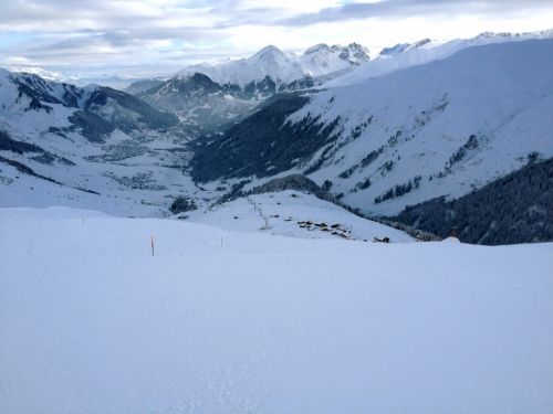 Ausser der Hauptpiste ist noch nichts gemacht - für das erste Weekend OK
