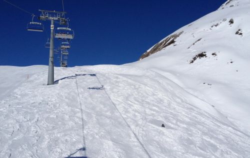 Antienis Kreuz ist kaum zu sehen: Immer noch liegt sehr viel Schnee
