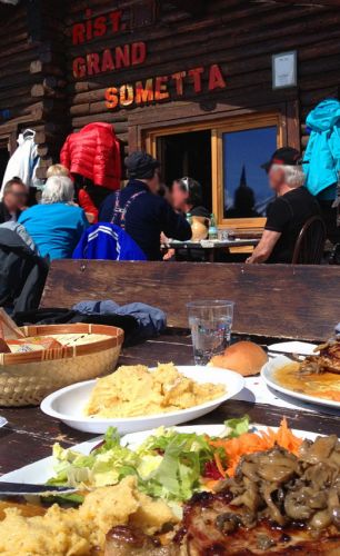 Mittagessen im Grand Sometta
