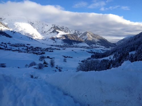 Hochnebelresten im Osten

