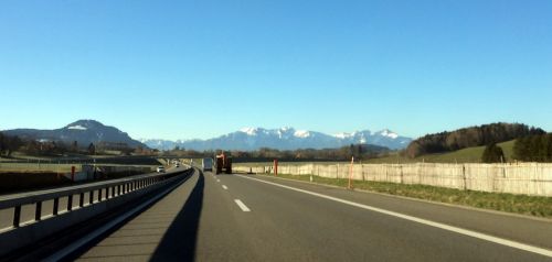 Auf der Autobahn gen Genfersee
