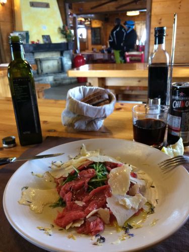 Mittagessen im Pousset (bei der 3er-Sesselbah Goillet)
