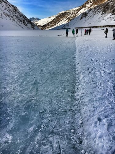 Neue Eisbahn auf dem Oberalpsee, 1. Januar 2016
