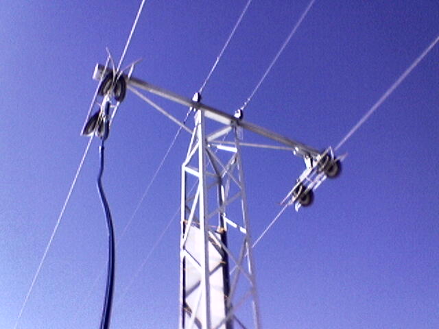 Interessanter Verbindungslift über die Ebene, Ende April 2005 (von 2005 gibts leider nur qualitativ schlechte Handyfotos)
