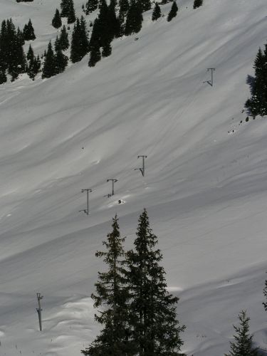 Skilift Lasenberg (WBB, 1968, [url=http://www.alpinforum.com/forum/viewtopic.php?t=6519&highlight=lasenberg]seit 2004 ausser Betrieb[/url])
