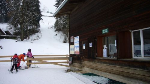 [url=http://www.skilift-eggiwil.ch]Hier ist die Website[/url] des Skilifts
