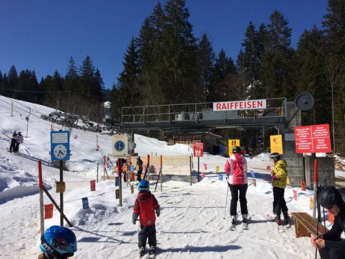 Skilift Obersohl, 1965 von Küpfer erbaut, 1986 von Garaventa totalsaniert (siehe Angaben [url=http://www.youtube.com/watch?v=jmRK9QHzWiM]in diesem Video[/url])
