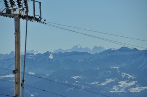 Hohgant und Bündner Alpen (Mitte: Tödi) vom Gurnigel aus, 1. März 2010
