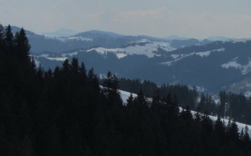 In der Ferne (links im Dunst) das Guggershörnli - fast schon Gantrischgebiet und Freiburger Alpen
