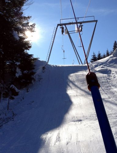 Der Lift ist im [url=http://www.seilbahninventar.ch/objekt.php?objid=41809&lang=de]Seilbahninventar eingetragen[/url]: "Als einer der längsten Skilifte der Schweiz zählt der im Erbauungszustand von 1968 integral erhaltene Bügellift (...) zu den eindrücklichsten Skiliftanlagen der Schweiz. "
