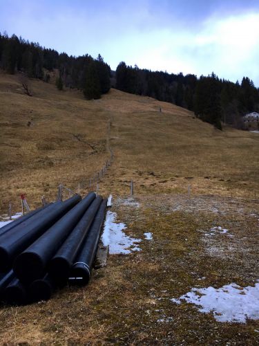 Ex-Talstation Sesselbahn Schwyberg, 4. März 2017 - mehr Fotos zu dieser Anlage [url=http://www.bergbahnen.org/gallery/thumbnails.php?album=15&page=3]hier[/url] 
