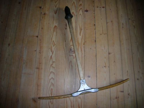 Habegger-Holzbügel aus den 1960er-Jahren; Geschenk [url=http://www.skilift-nostalgie.ch]Jakob Schuler[/url]
