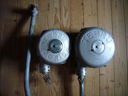 Prototyp des Tebru-Gehänges "16" (rechts), bis 2006 im Einsatz gestandener Tebru-Einzugsapparat mit Holm (links; Geschenk Jakob Schuler)
