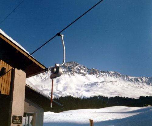 Wohl einer der frühen Einsätze des ersten Hydrogehänges SL-9H von Städeli, ca. frühe 1970er-Jahre (Proschieri, Lenzerheide, undatiert; Archiv WSO Oetwil)
