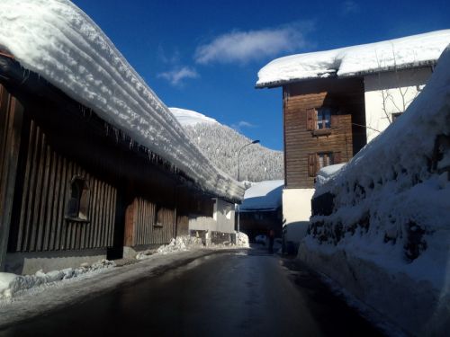 Hier hats noch mehr Schnee als in Sedrun.
