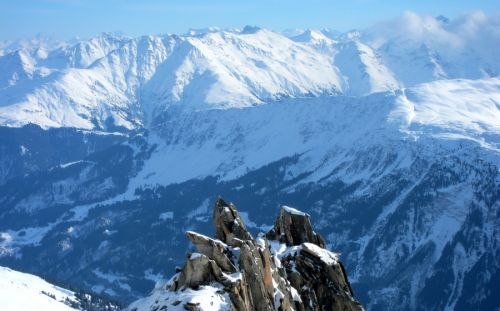 Die hintersten Berge sind im Engadin
