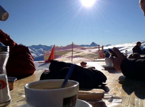 Kaffepause, Sezner-Gipfel, Sicht zum Rheinwaldhorn und zum Piz Terri
