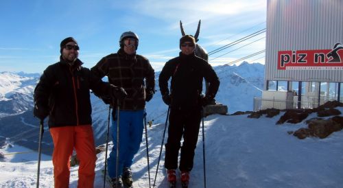 Die Sedruner Skicrew auf ihrem Spontan-Ausflug ins Engadin
