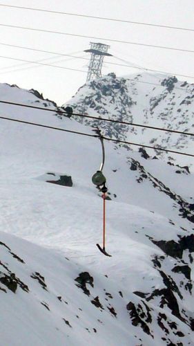 April 2007, Skilift Lutersee und Stütze Gemsstockbahn
