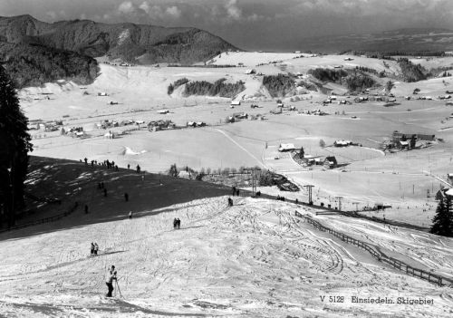 Skilift Einsiedeln ca. frühe 1960er-Jahre (Postkarte, Archiv [url=http://skilift-nostalgie.ch]Jakob Schuler[/url])
