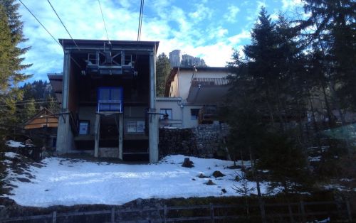 Pendelbahn Dallenwil-Niederrickenbach, 31. Januar 2013 - mehr zu dieser Anlage [url=http://www.alpinforum.com/forum/viewtopic.php?f=53&t=43551]hier[/url] und [url=http://www.sommerschi.com/forum/viewtopic.php?f=8&t=1826]hier[/url] 
