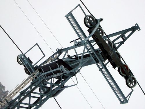 Stütze im unteren Bereich der Sesselbahn Fallboden, 14. Januar 2008 / Für Bildmaterial des Sesselliftes mailen Sie bitte an info@jacomet.ch -  danke für Ihre Fairness und die Beachtung des Urheberrechtes
