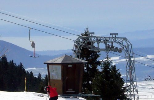 Zoom nach Südwesten zum Neuenburgersee - dahinter sähe man ev. sogar den Genfersee? Ins Chablais rüber sieht man jedenfalls am klaren Tagen.
