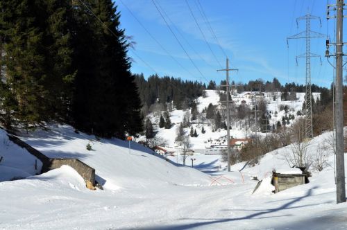 Geländeeinschnitt - hier gehts wieder nach La Corbatière
