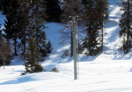 Skilift "Le Communal" etwas weiter hinten. [url=http://www.sommerschi.com/forum/reportagen-f8/06-02-2010-20-02-2010-tour-durch-sibirien-der-schw-t2203-s15.html]Bericht hier[/url] 
