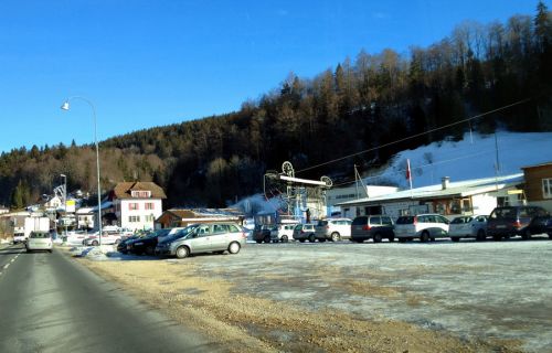 Nochmals ein Blick auf den Grand Téléski du Lac. [url=http://www.jacomet.ch/themen/skilift/album/thumbnails.php?album=279]Fortsetzung am Dent de Vaulion hier[/url]!
