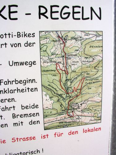 November 2006: Auf der Karte bei den Trottibike-Regeln sind noch die beiden Skilifte eingezeichnet!
