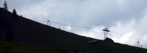 Stützen am Horizont: Skilift Espel, Skilift Stöfeli, Chäserrugg-Seilbahn
