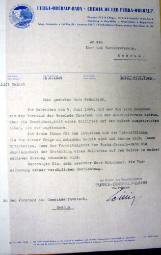 Das erste schriftliche Dokument zu einem Skilift am Oberalppass: Offenbar ist die Gemeinde Tujetsch betreffend einer solchen Anlage an die Furka-Oberalp-Bahn (FO) gelangt; am 5. Juni 1949 folgt eine positive Antwort. Alle Dokumente, sofern nicht anders angegeben: Gemeindearchiv Sedrun (Dank an [url=http://thendry.ch/]Tarcisi Hendry[/url]!)
