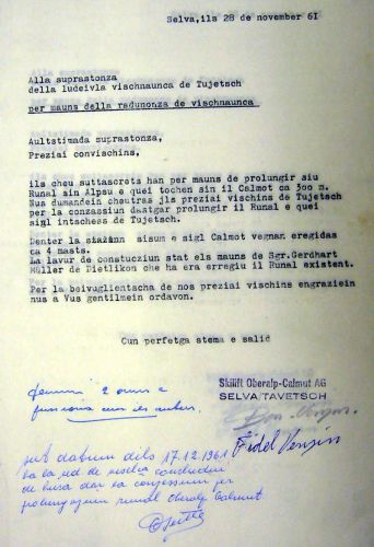 Anfrage der Skilift Oberalp-Calmut AG an den Gemeindevorstand Tujetsch zu Handen der Gemeindeversammlung um Verlängerung des Skiliftes bis auf den Calmut-Gipfel mit 4 Masten. Handschriftliche Notiz der Gemeindeorgane: Vermutlich "Termin 2 Jahre, dann mit den anderen fusionieren. Am 17.12.1961 hat die (unlesbar) entschieden, die Konzession nicht zu erteilen." Mit "andere" ist wohl die in Gründung Begriffene Skilifte Sedrun-Rueras AG gemeint (unklar).
