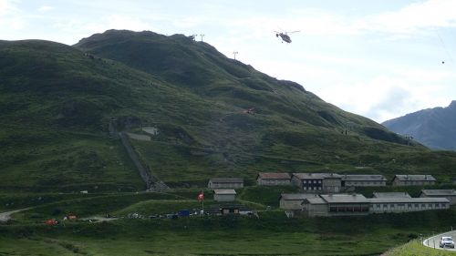Letzte Stützenflüge Sesselbahn Alpsu, 9.8.2016 (Bild: hj) - mehr Bilder von den Flügen  [url=http://www.skiarena.ch/projekt/news-vom-projekt-skiarena/article/mastenflug-6er-sesselbahn-oberalppass-calmut.html]hier[/url] 
