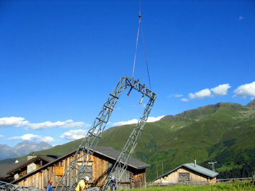 Die Demontage: 12. Juli 2006 - Foto: Bergbahnen Sedrun
