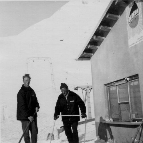 Milez, Mitte 1960er-Jahre; rechts: Stiafen Monn (Archiv Placi Monn)
